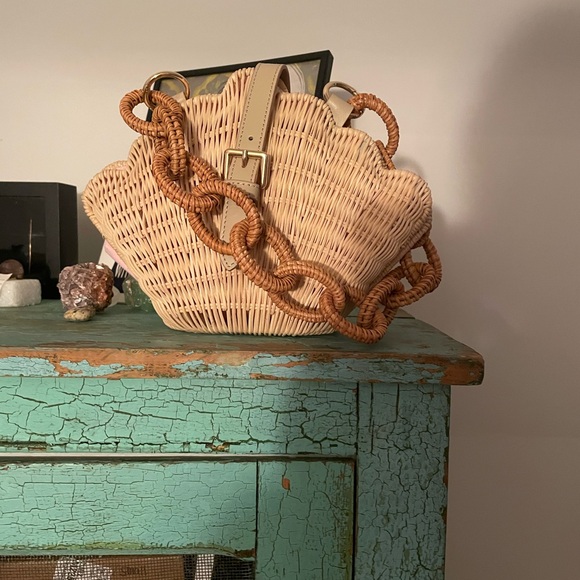 Vineyard Vines Clamshell Purse - Picture 9 of 13